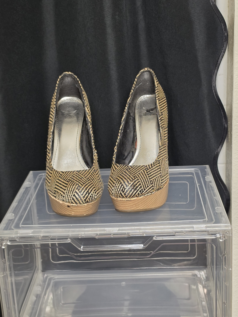 Shiekh Black and Tan Woven Platform Pumps